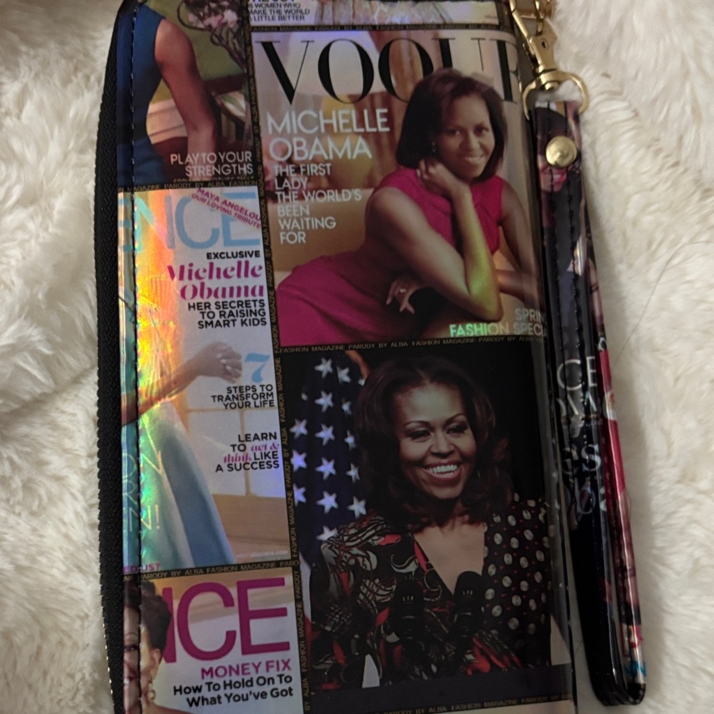 Holographic Magazine Print Wristlet Wallet - Multicolor Michelle Obama - Picture 4 of 5